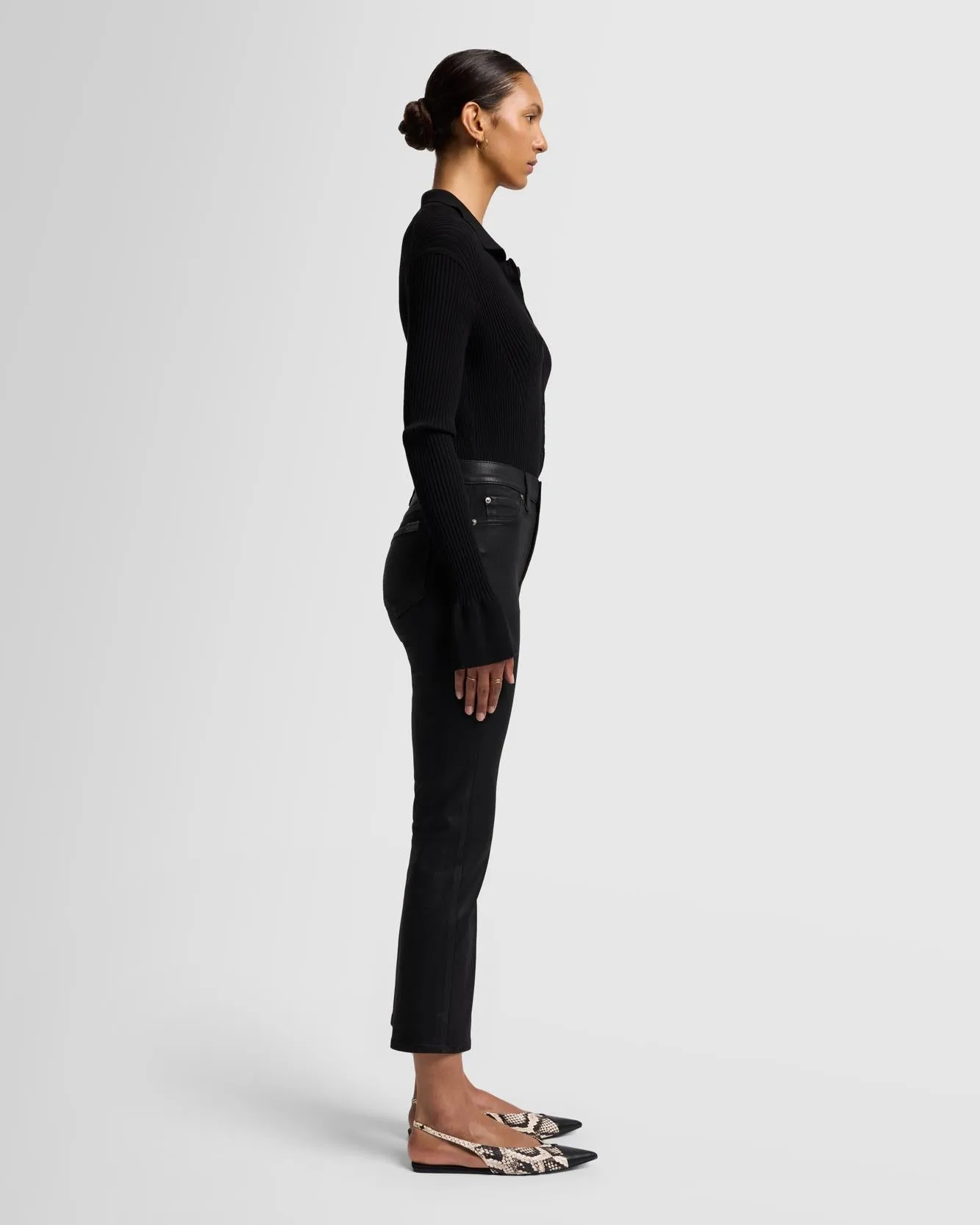 High Waist Slim Kick in Coated Black