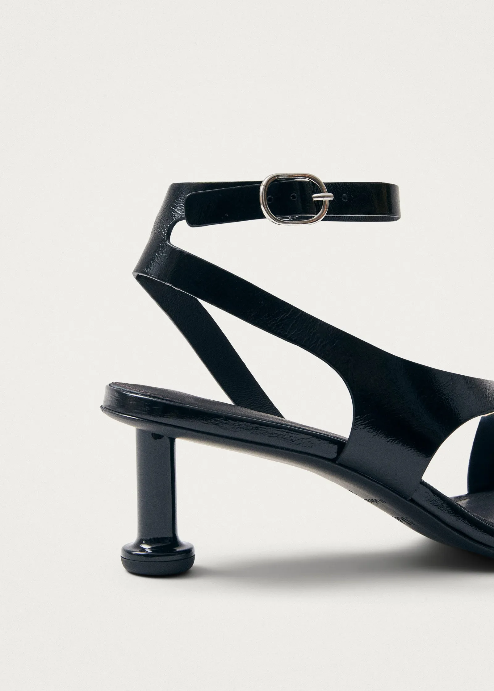 Miquela Onix Black Leather Sandals