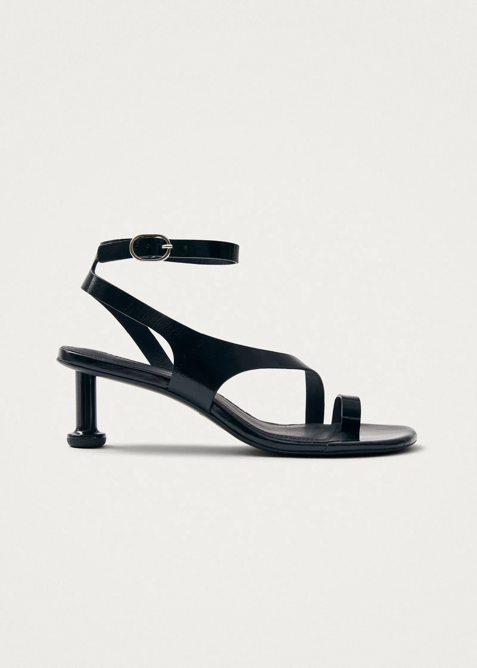 Miquela Onix Black Leather Sandals